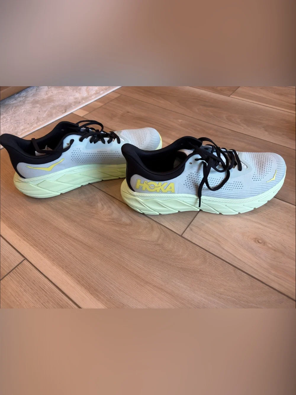 New Hoka Arahi 7 Light Mint and Black Running Shoes with Yellow Accents